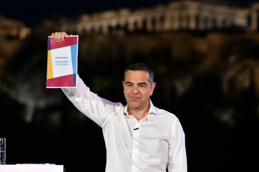 Η ΕΛΑΣ αποκτά «θεμέλια»: Ο Τσίπρας προετοιμάζει τα όργανα - Σε διάταξη εκλογική «μάχης»