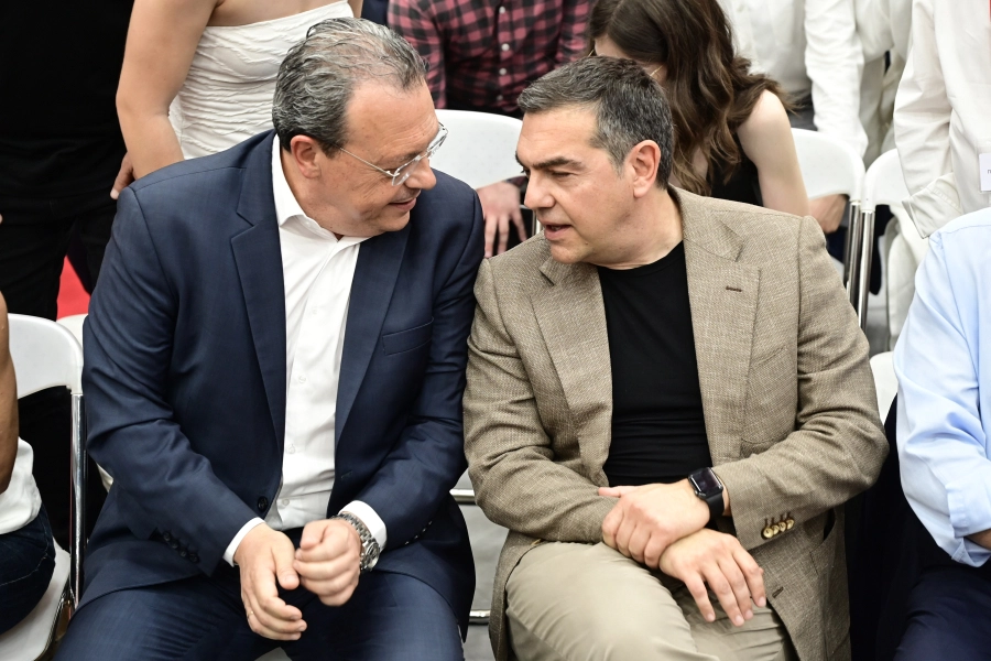 Θύελλα στην Κουμουνδούρου: Ο ΣΥΡΙΖΑ αναζητά φόρμουλα για να κρατήσει ανοιχτή την «πόρτα» Τσίπρα