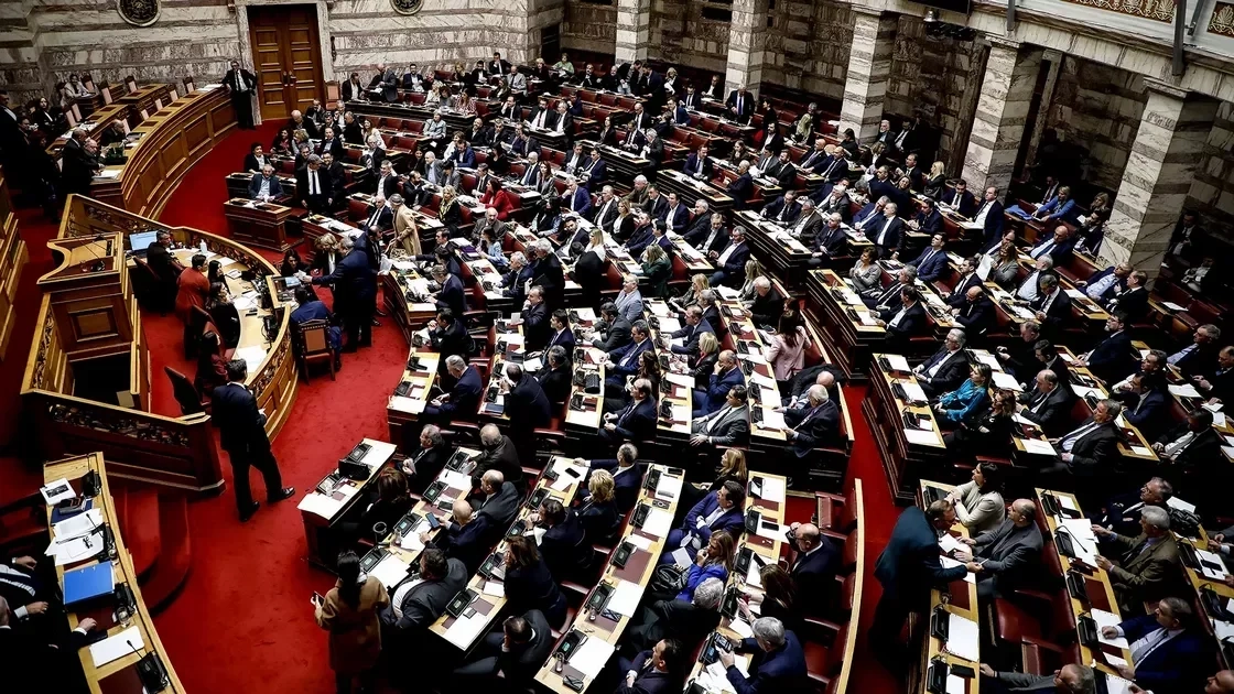 ΤΕΜΠΗ | Στη Βουλή η δικογραφία - Ειδικά διαμορφωμένη αίθουσα, διαδικασία και όροι