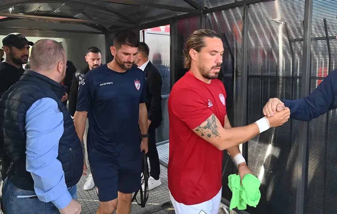 ΑΕΛ | Ο Τάχατος, ο Τσιβελεκίδης και... οι στομαχικές διαταραχές!