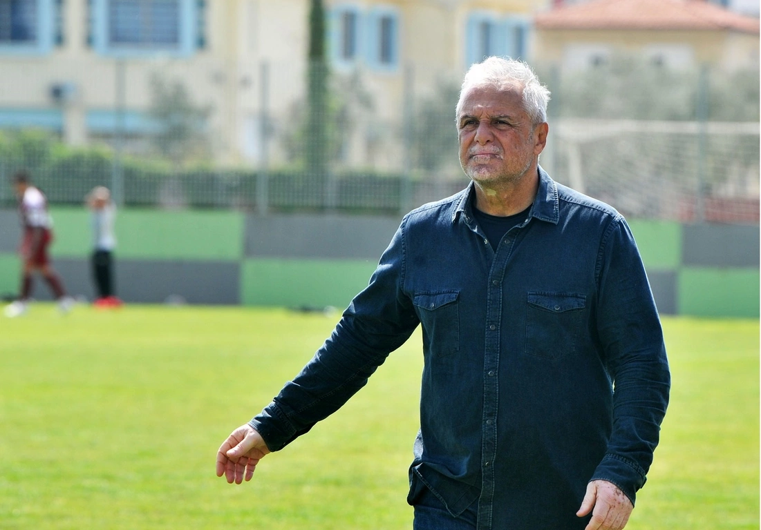 Αποθεώνουν Βοσνιάδη για την 5η άνοδο της καριέρας του, με στόχο την... 1η αήττητη!