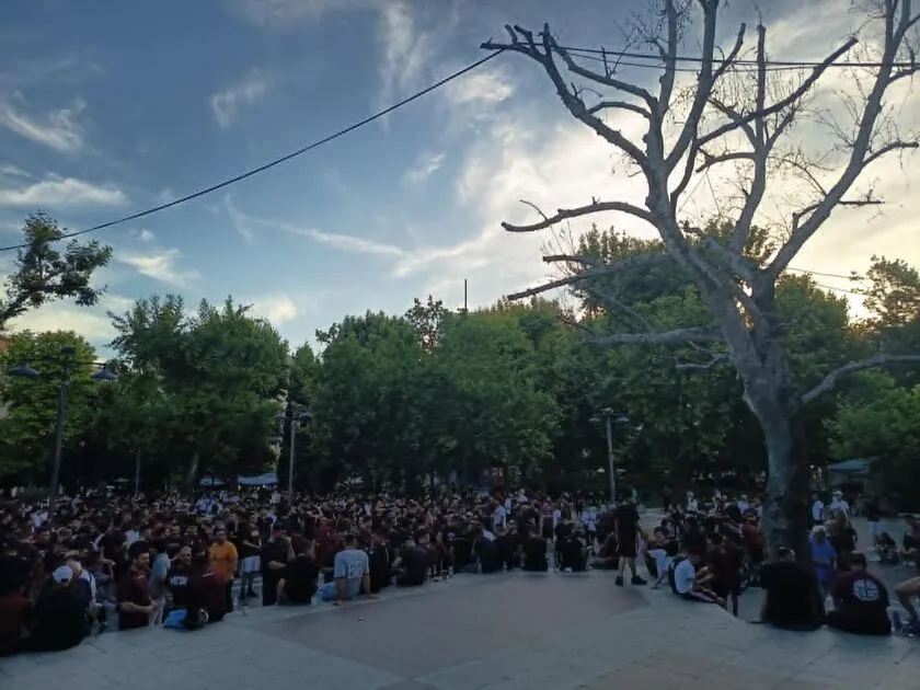 Συλλαλητήριο στην Κεντρική Πλατεία για τις διοικητικές εξελίξεις στην ΑΕΛ (ΦΩΤΟ)