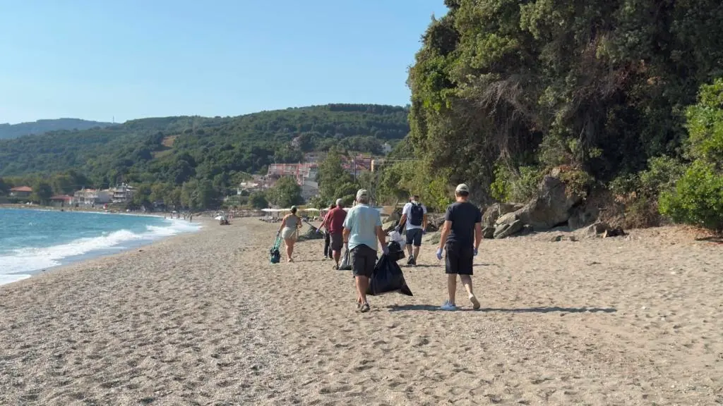 Ολοκληρώθηκε με επιτυχία η εθελοντική δράση καθαρισμού της παραλίας στην Κουτσουπιά
