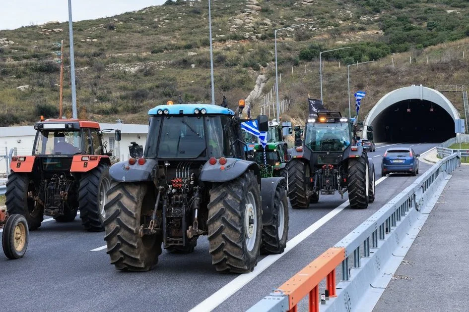 Αγρότες σε διαβουλεύσεις για πανελλαδική σύσκεψη πριν τη συνάντηση με τον πρωθυπουργό