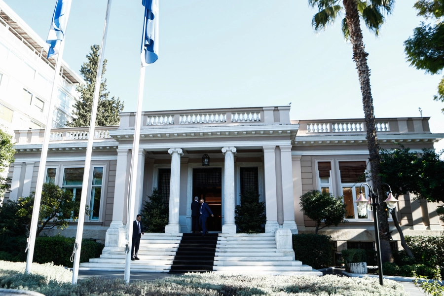 Πολιτικός σεισμός: Πότε οι εκλογές, πότε (και τι) ανασχηματισμός - Μπρος γκρεμός και πίσω ρέμα για το Μαξίμου