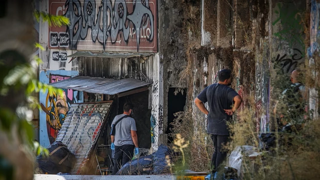 Θρίλερ με τη σορό που βρέθηκε σε βαλίτσα – Τι εξετάζουν οι Αρχές