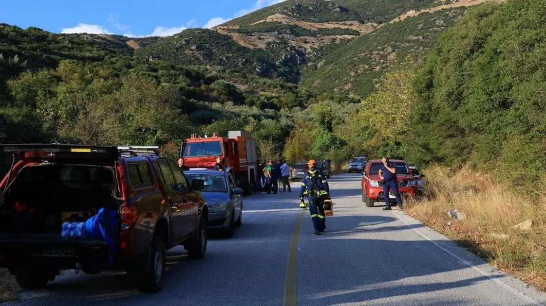 Οξυγόνο στον 53χρονο εγκλωβισμένο – Συνεχίζεται η επιχείρηση απεγκλωβισμού