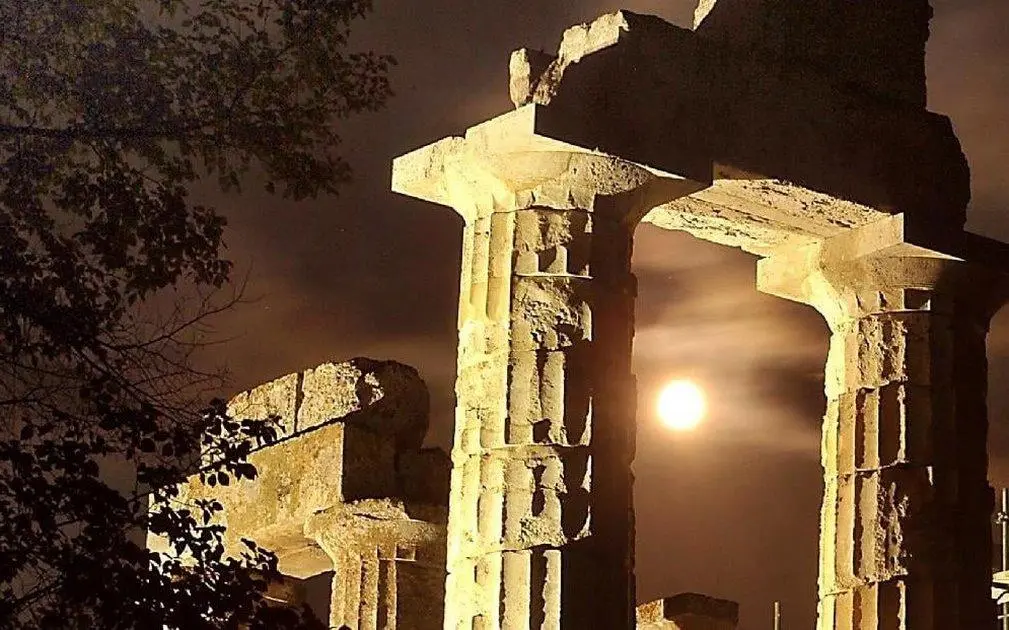 Αυγουστιάτικη πανσέληνος και... σε αρχαιολογικούς χώρους της Λάρισας
