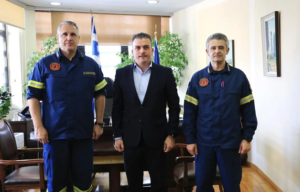 Oι επικεφαλής του Πυροσβεστικού Σώματος Θεσσαλίας στον Δήμαρχο Λαρισαίων