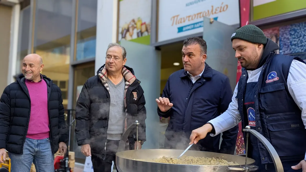 Αγάπη και ζεστασιά "μοιράζει" το Κοινωνικό Παντοπωλείο του Δήμου Λαρισαίων