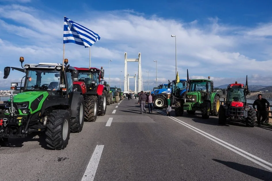 Αγροτικές κινητοποιήσεις: Εντεινόμενη «γαλάζια» κριτική στην κυβέρνηση - Aναμένεται η στάση Μητσοτάκη