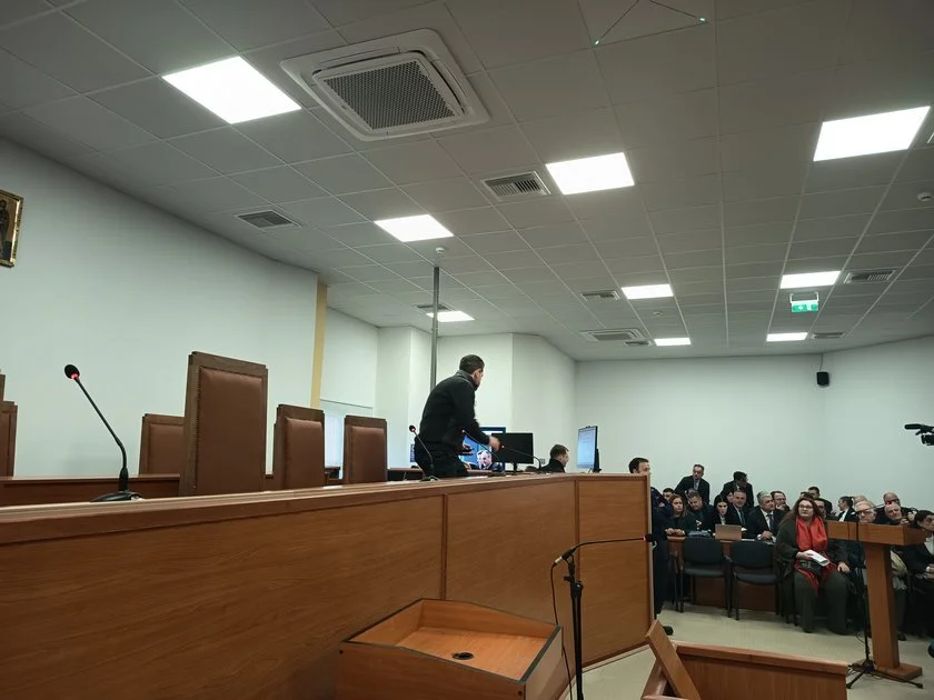 Διακοπή της δίκης για τα Τέμπη - Έντονη αντίθεση τους για τις συνθήκες διεξαγωγής 