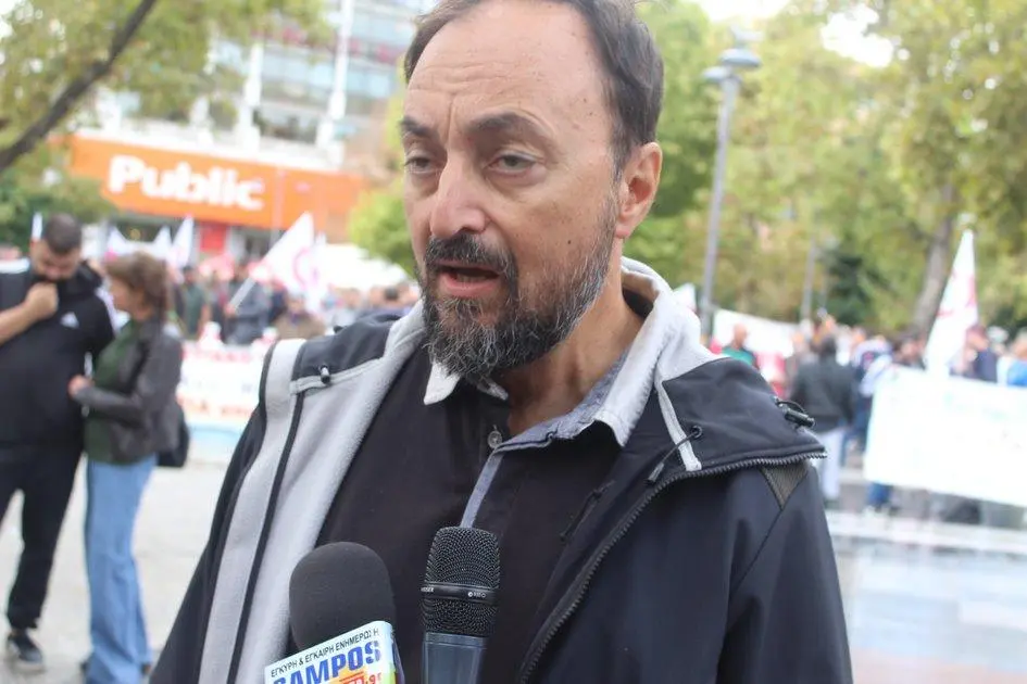 Στους δρόμους οι εργαζόμενοι της Λάρισας - Αντιδράσεις για 13ωρο και Τέμπη (VIDEO - ΦΩΤΟ)
