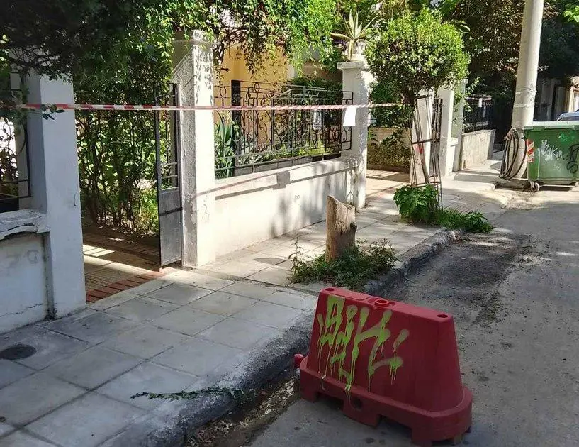 Εργασίες πλύσης σε δρόμο στο κέντρο της Λάρισας