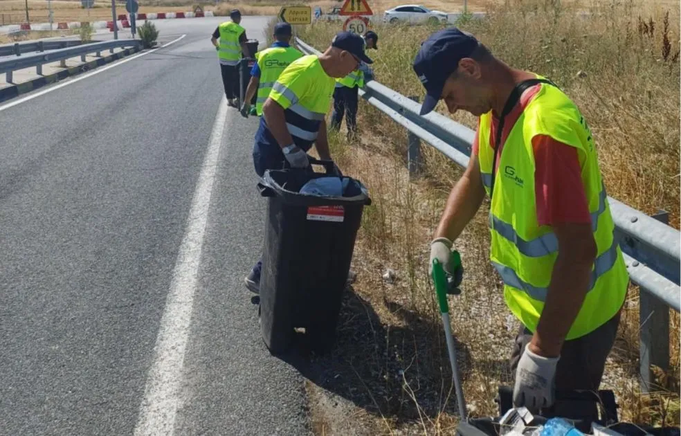 Καθαρισμός σε εθνικό - επαρχιακό οδικό δίκτυο από τον Δ.Λαρισαίων (ΦΩΤΟ)