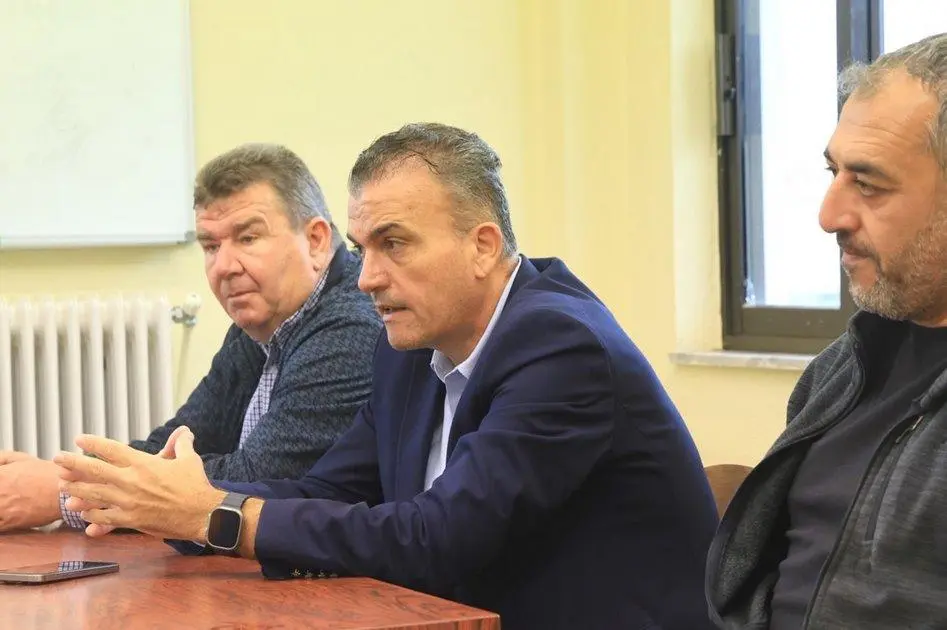 Στο Κουτσόχερο και τη Μάνδρα ο Μαμάκος – Μήνυμα κατά της ξενοφοβίας