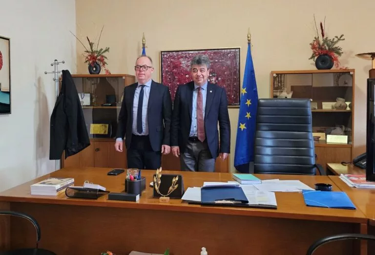 "Ημέρα Καριέρας" και άλλες κοινές δράσεις από Επιμελητήριο Λάρισας και ΠΘ