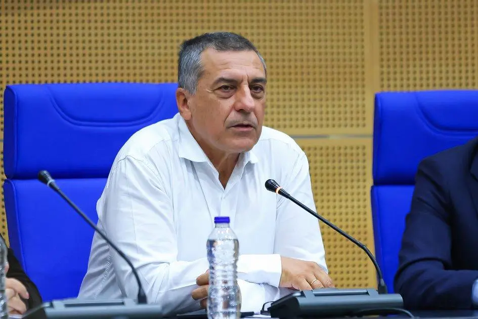 Πρόσφυγες απασχολούνται σε τοπικές επιχειρήσεις της Θεσσαλίας μέσω του Helios+