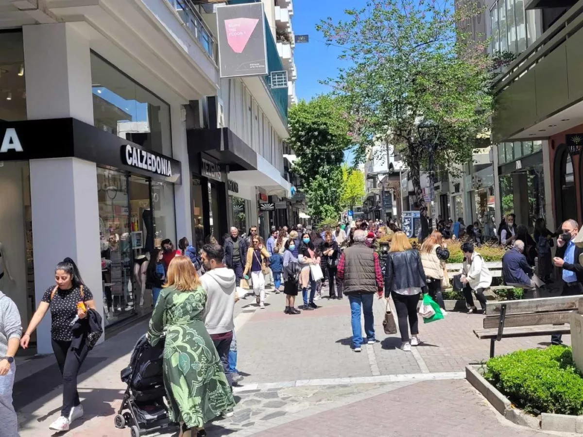 Χειμερινό ωράριο από την Τρίτη στην αγορά της Λάρισας