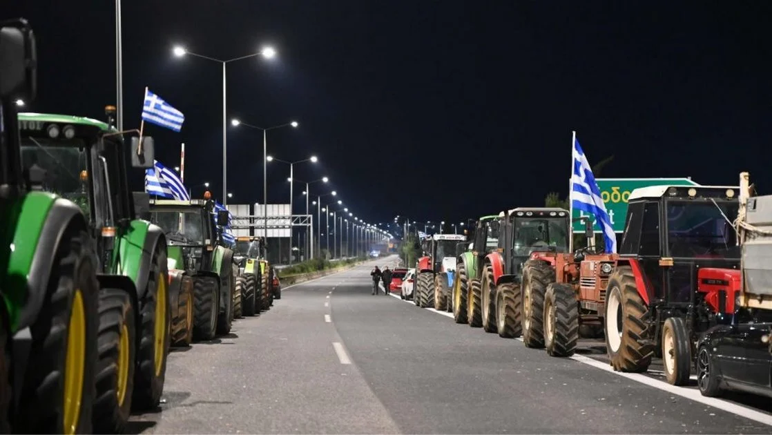 Αγρότες: Κλείνουν τις σήραγγες Τεμπών για τα φορτηγά – Συνελεύσεις και αναδιατάξεις των τρακτέρ ενόψει εορτών, πού υπάρχουν μπλόκα