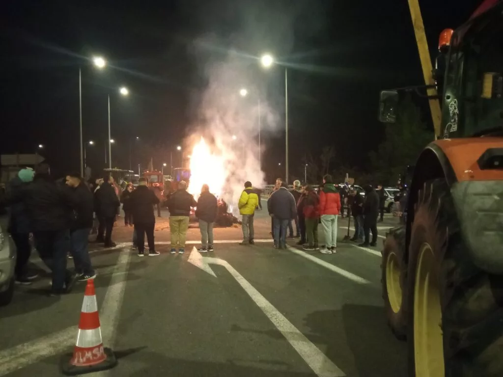Αγροτικές κινητοποιήσεις | Αποκλεισμοί εν όψει της συνάντησης με το υπουργικό κλιμάκιο 