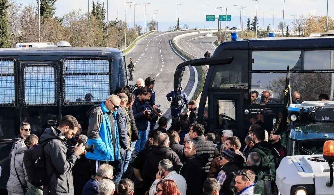 Γενική συνέλευση στο μπλόκο Νίκαιας – Oι Αγρότες σχεδιάζουν τα επόμενα βήματα