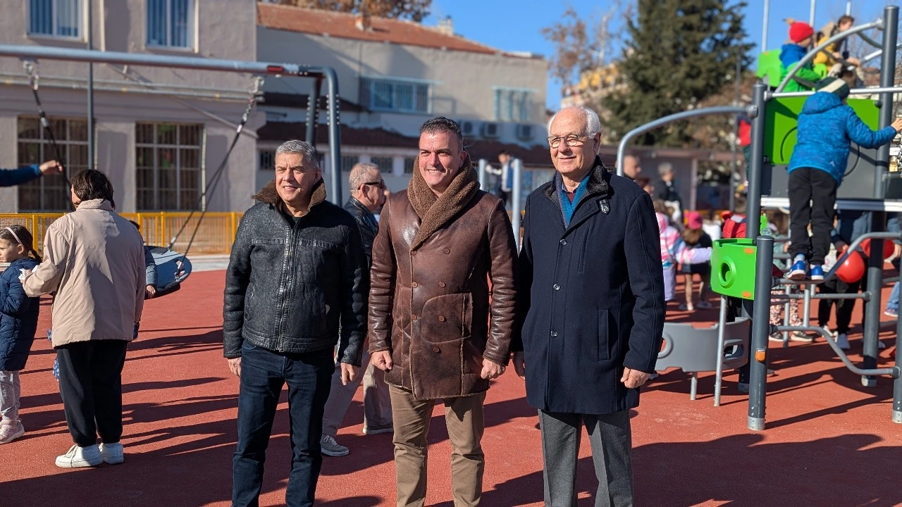 Τα εγκαίνια στην Αιόλου και η παρεξήγηση με Κουρέτα (VIDEO &amp; ΦΩΤΟ)