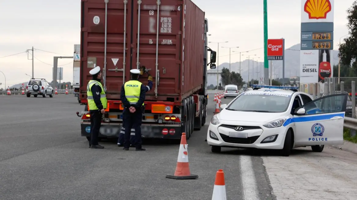 Αλλοδαπός νεκρός μέσα σε νταλίκα στα ΣΕΑ Ευαγγελισμού 