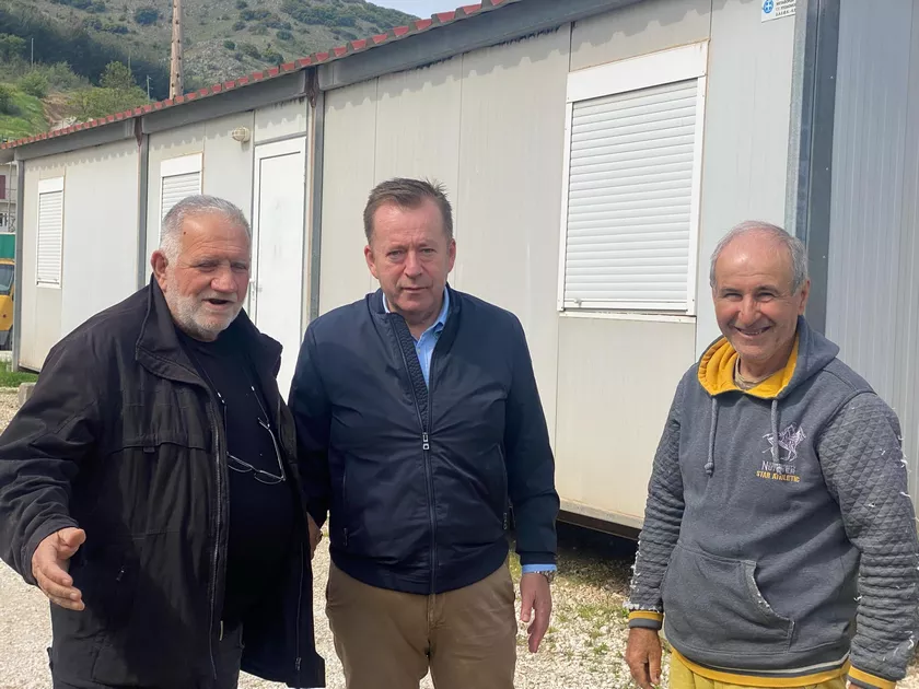 Στο Δαμάσι ο Κόκκαλης: Για πέντε χρόνια οι πληγέντες χτυπιούνται από τα ρίχτερ της κυβερνητικής αναλγησίας