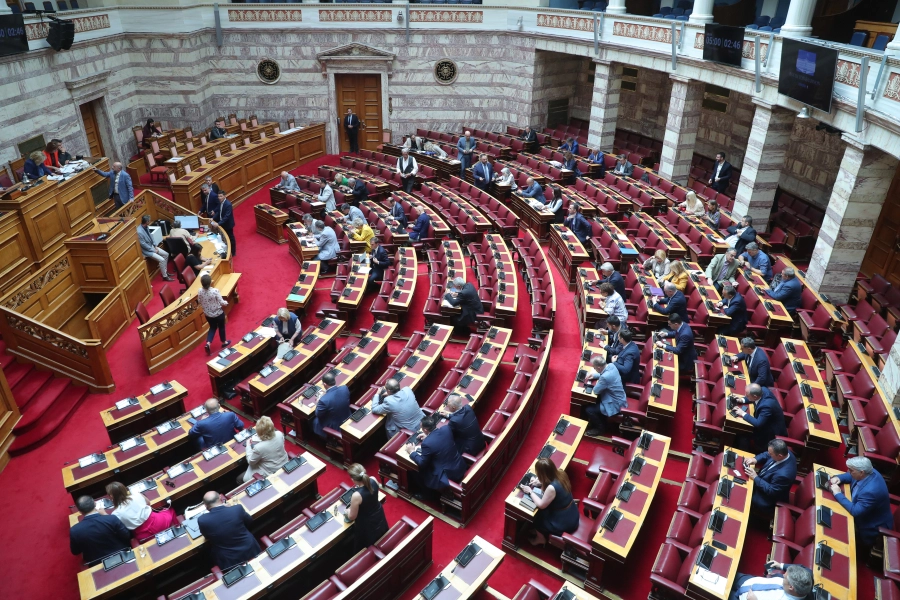 Η «ακτινογραφία» της Επιτροπής Αναθεώρησης του Συντάγματος – Τα 42 μέλη και το διακομματικό προεδρείο