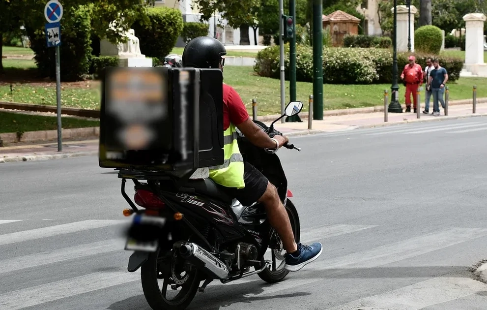 Τρόμος για ντελιβερά στη Θεσσαλονίκη: Δέχθηκε άγρια επίθεση, τον απείλησε με γκασμά, σφυρί και κατσαβίδι