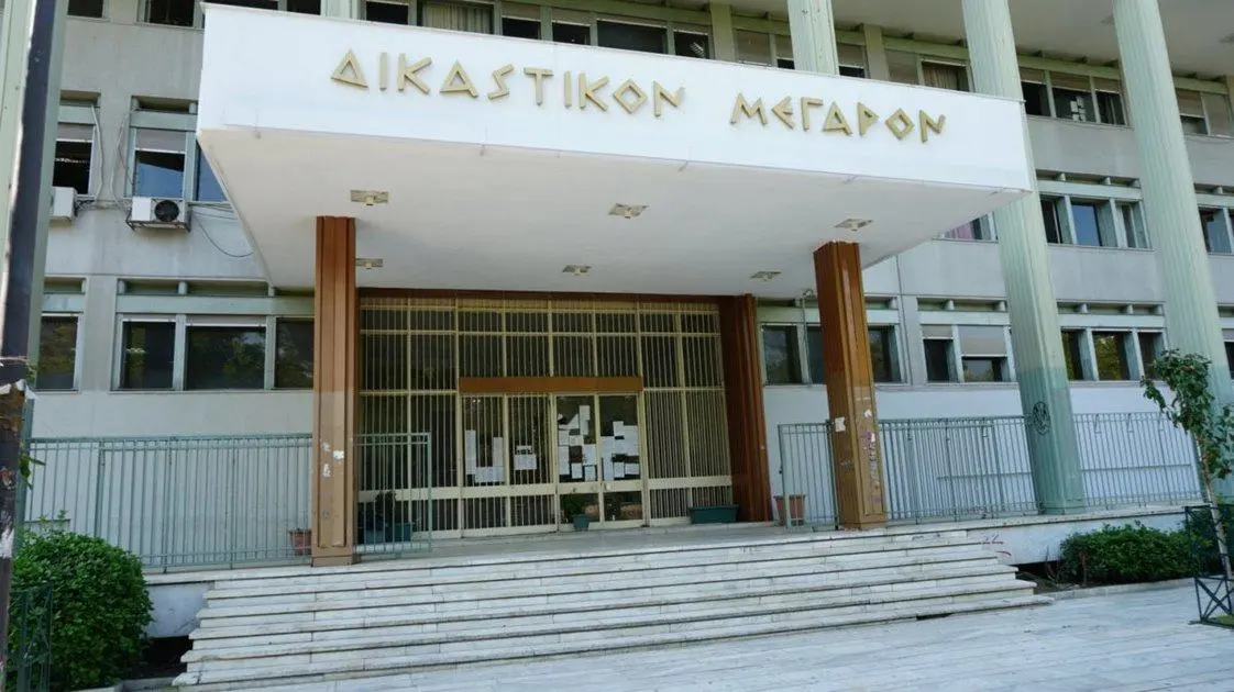 Λάρισα: Σύλληψη επισκέπτη για απείθεια και βία κατά αστυνομικών