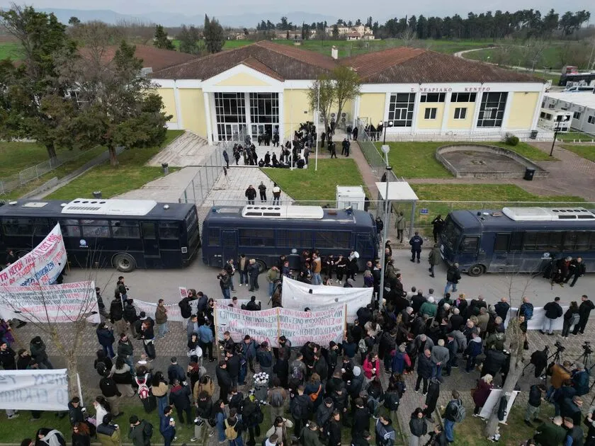 Δίκη για τα Τέμπη: Πυρετώδεις εργασίες στη αίθουσα του ΓΑΙΟΠΟΛΙΣ