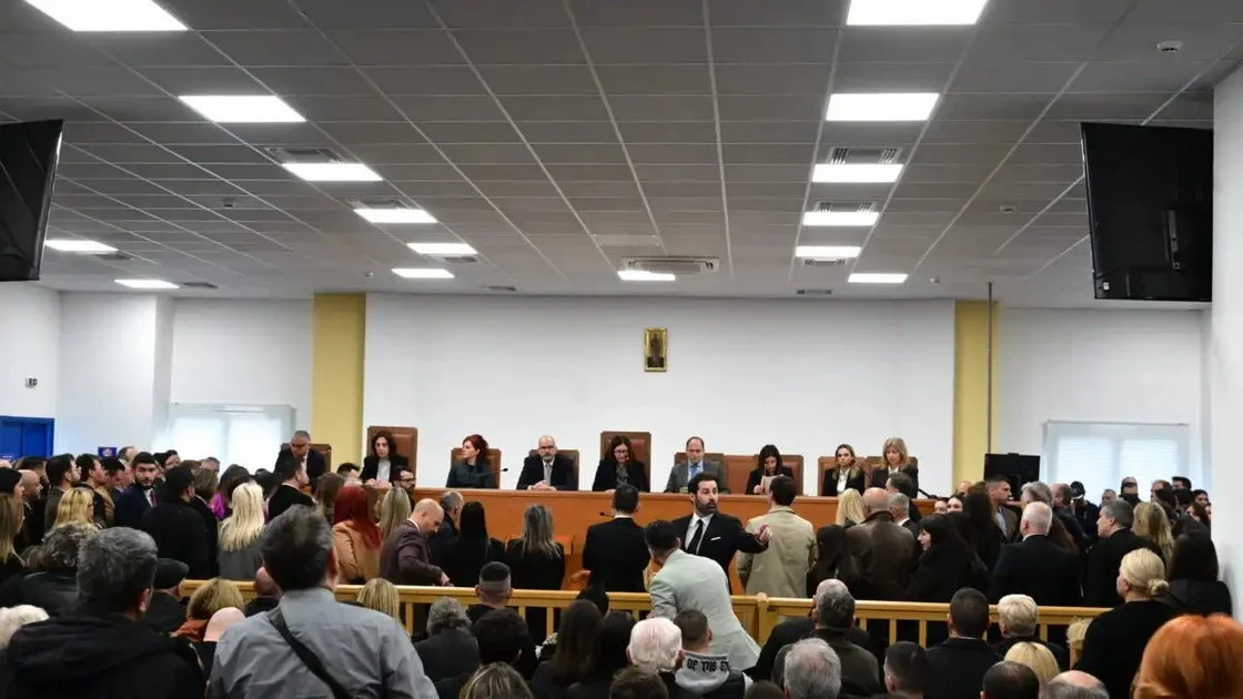 Αντιδράσεις για τον αποκλεισμό τοπικών ΜΜΕ από τη δίκη των Τεμπών