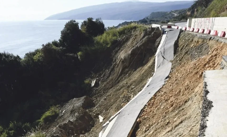 “Περίεργα” πράγματα με τον νέο παραλιακό άξονα Λάρισας – Βόλου – Ποιος ευθύνεται για την κατάρρευση
