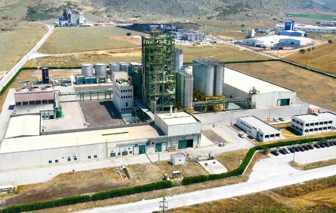 Οι Τούρκοι που αγόρασαν το εργοστάσιο «Polisan Hellas» στον Βόλο το πουλάνε και απολύουν τους εργαζομένους!