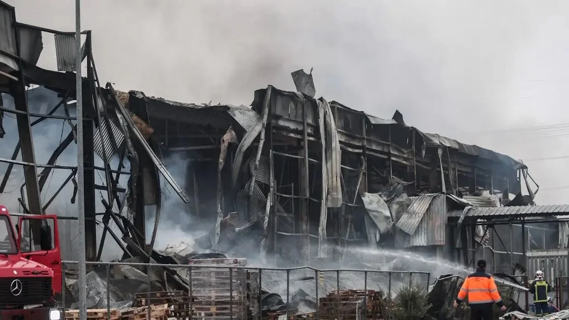 Υπό έρευνα οι άδειες και τα μέτρα πυρασφάλειας στο εργοστάσιο της Βιολάντα