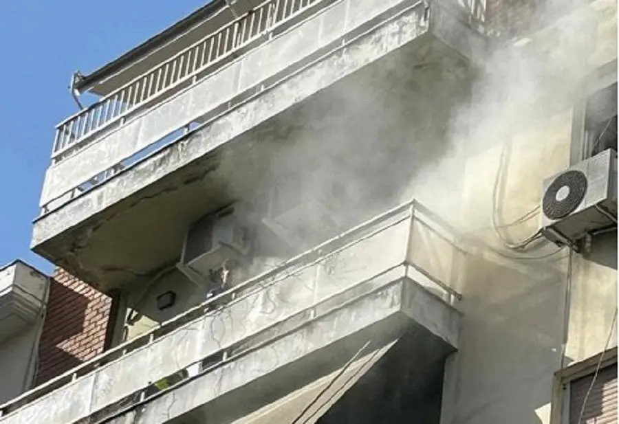 Φωτιά σε διαμέρισμα στο κέντρο της Λάρισας (ΦΩΤΟ)
