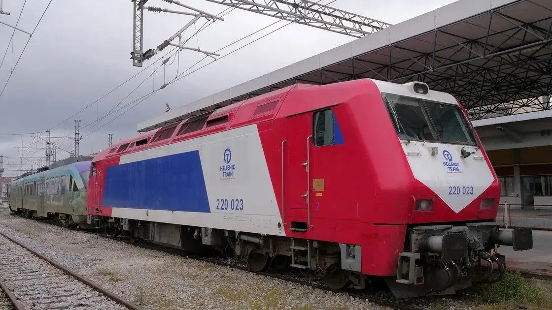 Ακινητοποιήθηκε αμαξοστοιχία από Θεσσαλονίκη για Λάρισα 