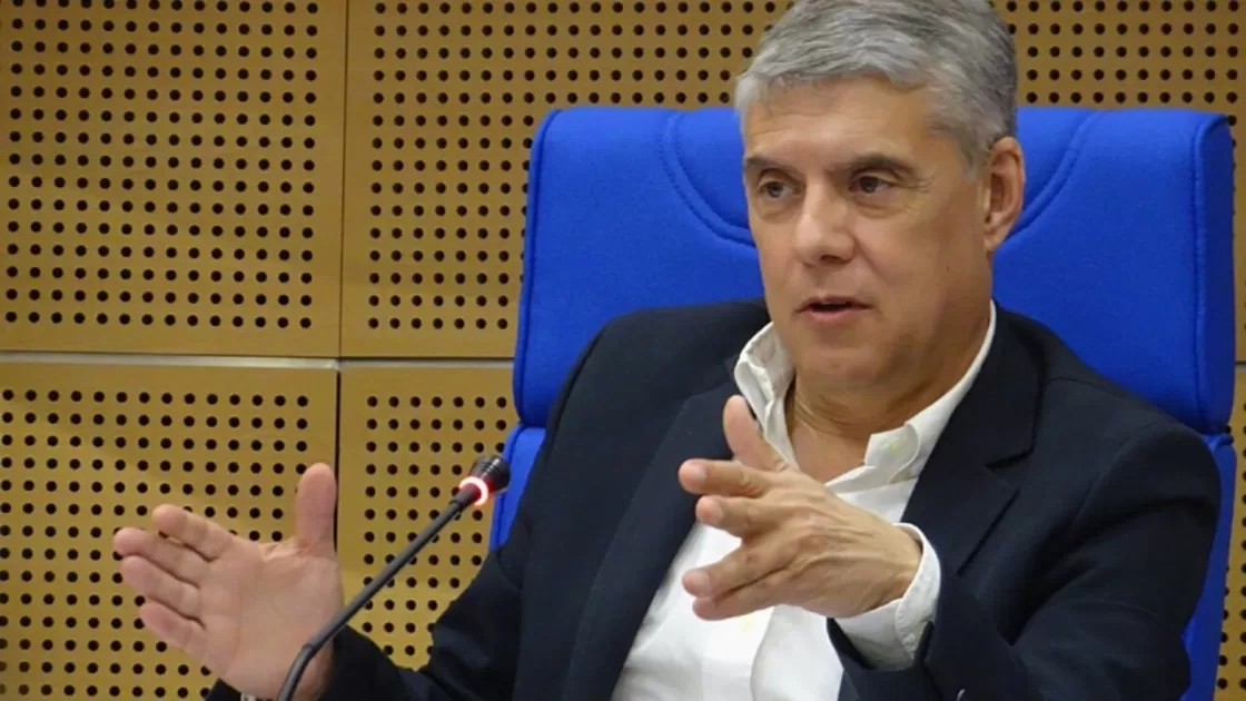 Αγοραστός κατά Κουρέτα με αιχμή τα έργα στη Θεσσαλία