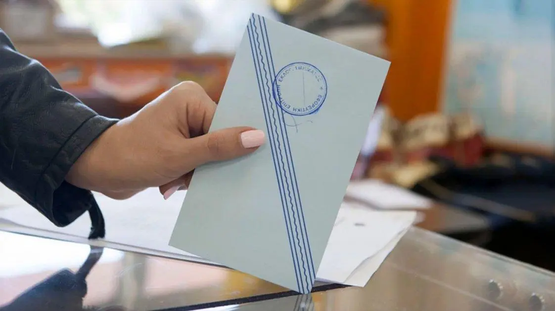 «Κλείδωσε» το double score η ΝΔ, μάχη για τη δεύτερη θέση στις δημοσκοπήσεις