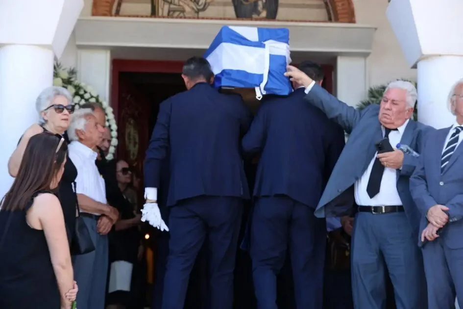 Συγκίνηση στην κηδεία του Γιώργου Σουφλιά