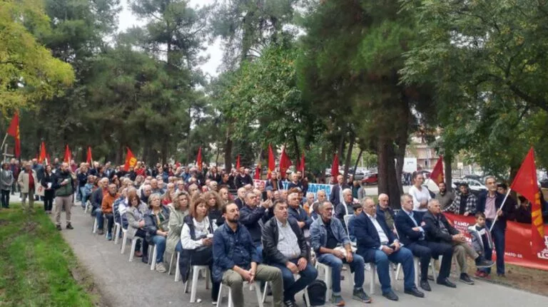 KKE Λάρισας για Παγκόσμια Ημέρα Μετανάστη