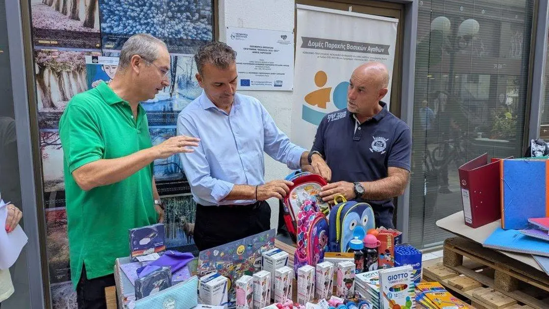 Διανομή σχολικών ειδών από το Κοινωνικό Παντοπωλείο του Δήμου Λαρισαίων (VIDEO & ΦΩΤΟ)