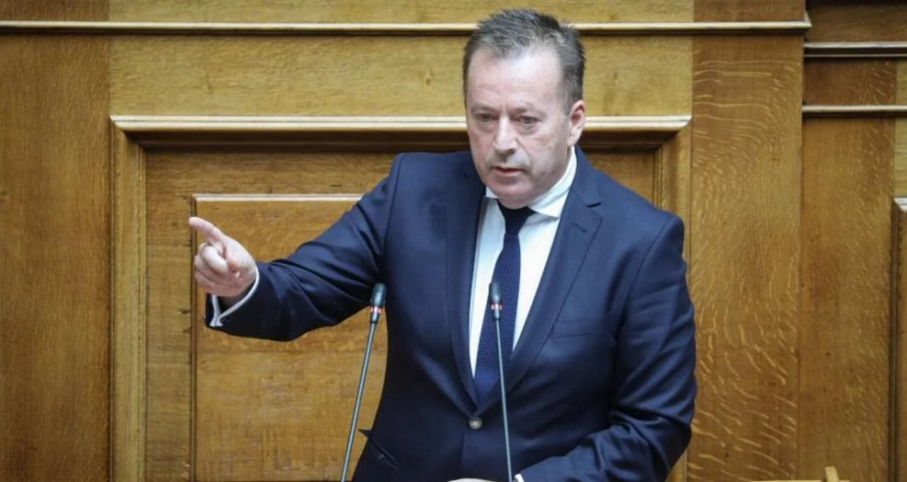 Κόκκαλης σε Ζαχαράκη: Προστατέψτε την οικογένεια, εξομοιώστε τρίτεκνους και πολύτεκνους σε αποσπάσεις και μεταθέσεις εκπαιδευτικών