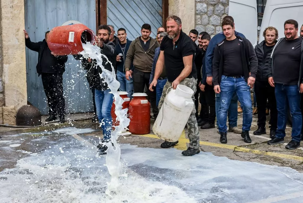 Τι κατεβάζει στο δρόμο αγρότες και κτηνοτρόφους σε όλη τη χώρα