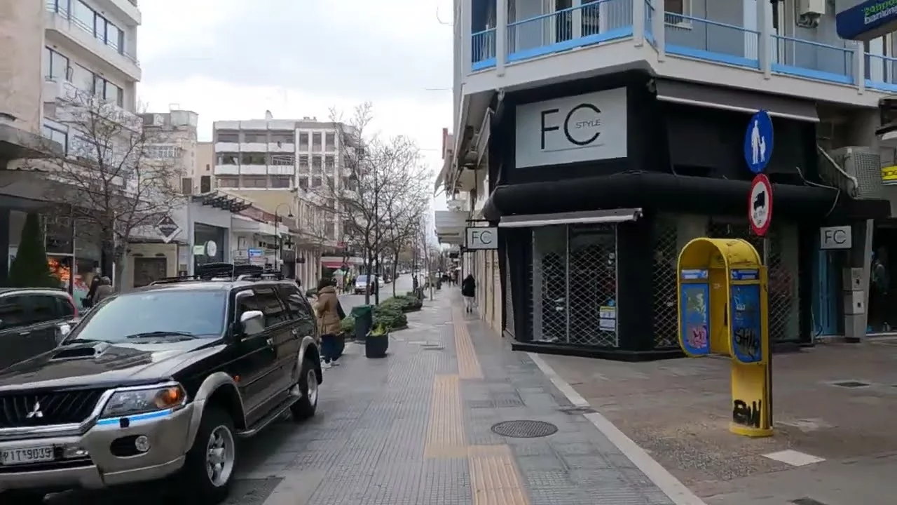 Εργασίες πλύσης στις οδούς Θέτιδος και Κύπρου από τον Δήμο Λαρισαίων