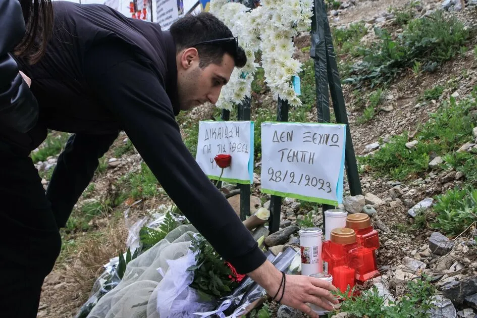 Τέμπη: Ο γιος μου έχει επίσημα δηλωμένες δύο διαφορετικές αιτίες θανάτου
