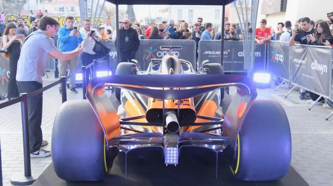 Το μονοθέσιο της McLaren F1 και στη Λάρισα