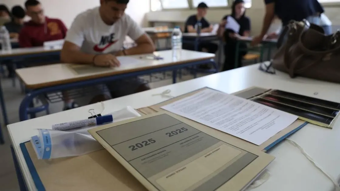 Πανελλήνιες 2026: Πρεμιέρα με Νεοελληνική Γλώσσα για τους μαθητές των ΓΕΛ – Όλο το πρόγραμμα των Εξετάσεων